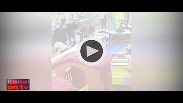 Oyun parkında anne ve oğluna feci dayak!