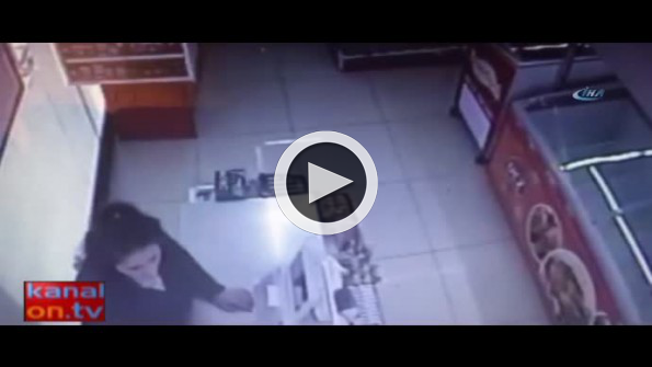 Kadınların saç saça baş başa kavgası kamerada