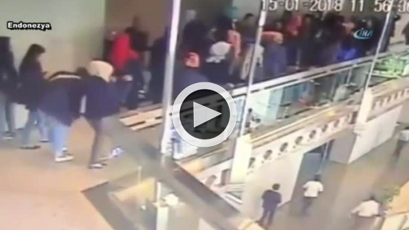 Borsa binasının asma katı çöktü: 77 yaralı