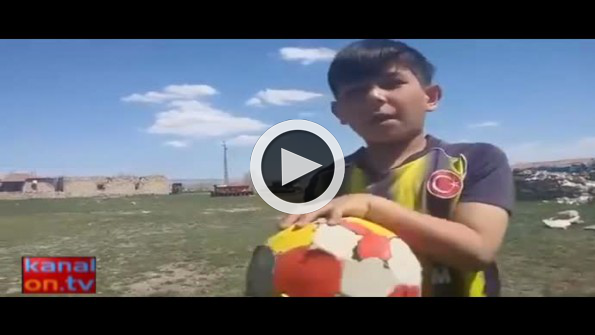 Röveşata dersi veren minik Fenerli sosyal medyayı salladı