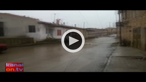 Konya’da şiddetli rüzgar 6 binanın çatısını uçurdu! Direkler söküldü