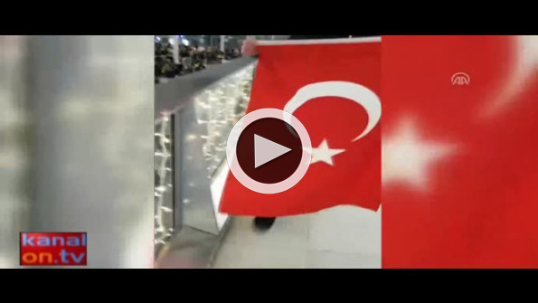 Gurbetçi vatandaş gösteri yapan terör yandaşlarını böyle çıldırttı