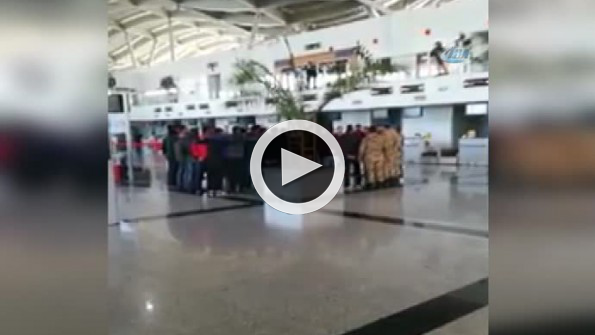 Mehmetçikler otobüs terminalini komando marşıyla inletti