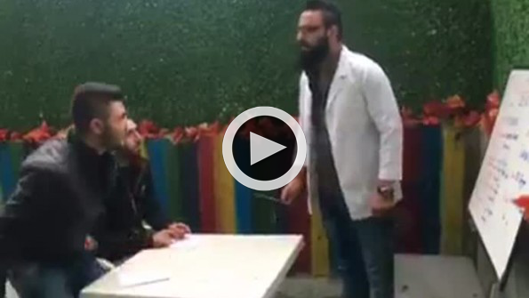 Gülme krizine sokan İngilizce-Erzurumca dersi