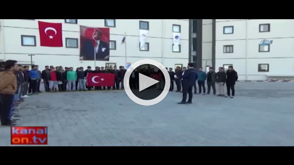 Üniversite öğrencileri kampüsü Komando andı ile inletti