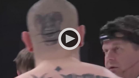 19’luk sporcu dev MMA dövüşçüsünü tek yumrukla bayılttı!