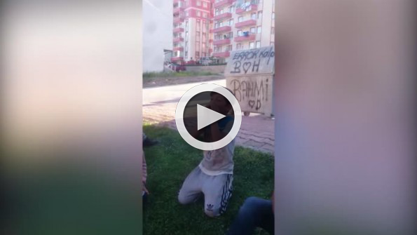 Ağzıyla korna çalan çocuk hayrete düşürdü