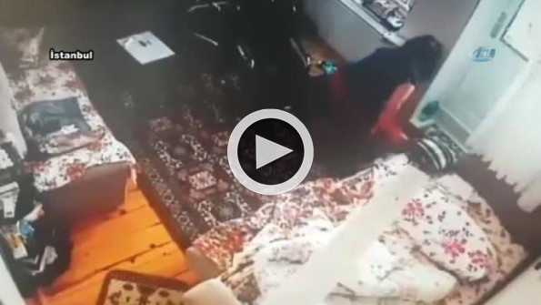 Bakıcı dehşeti kamerada!