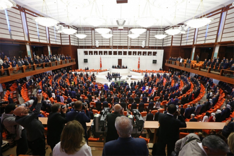 Meclis’te dikkat çeken anlar