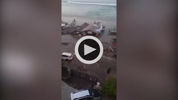  Deprem sonrası dev dalgalar kameraya yansıdı