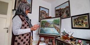 63 yaşındaki ev hanımı 16’ncı resim sergisini açıyor