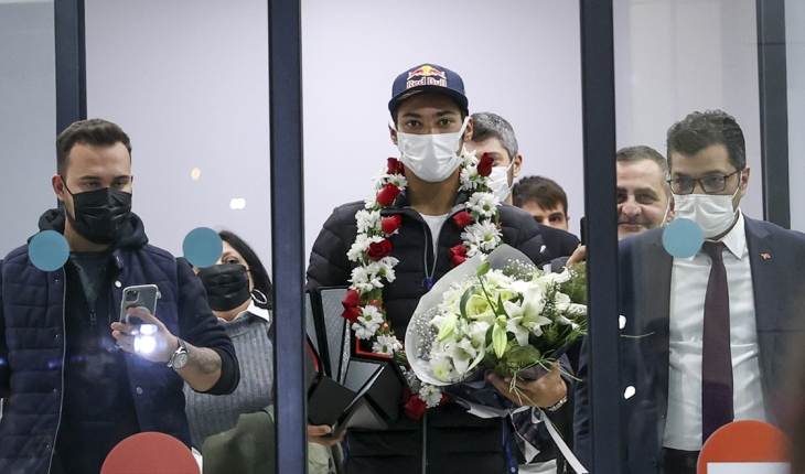 Dünya şampiyonu Razgatlıoğlu: Ülkemde böyle karşılanmak gurur verici
