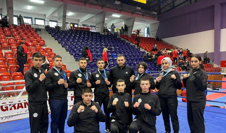 Meram Belediyespor Kick Boks Turnuvası’ndan 7 madalya ile döndü