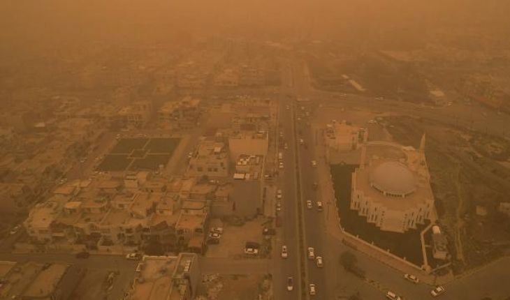 Irak’ı kum fırtınası vurdu: 4 kişi öldü