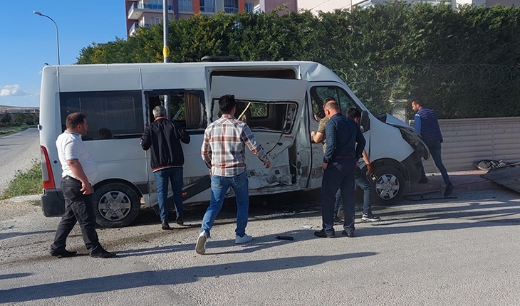 Konya’da iki servis aracı çarpıştı: 14 yaralı