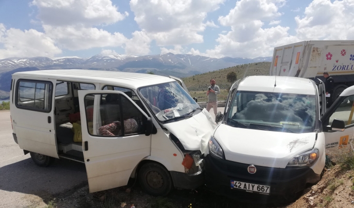 Konya’da iki aracın karıştığı kazada 6 kişi yaralandı