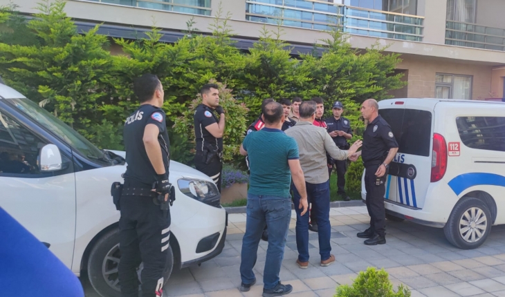 Konya’da hareketli dakikalar: Sinir krizi geçiren adamı polisler sakinleştirdi