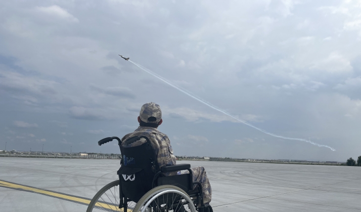 Engellilerin bir günlük temsili askerliğinde SOLOTÜRK heyecanı yaşandı