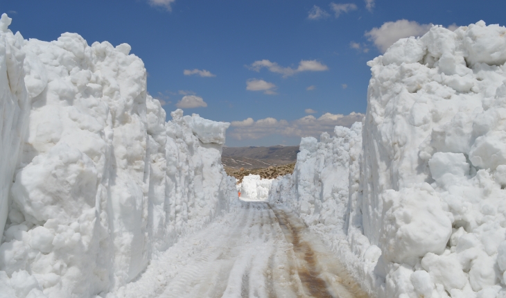 Antalya’da karla kapanan yayla yolları açılıyor
