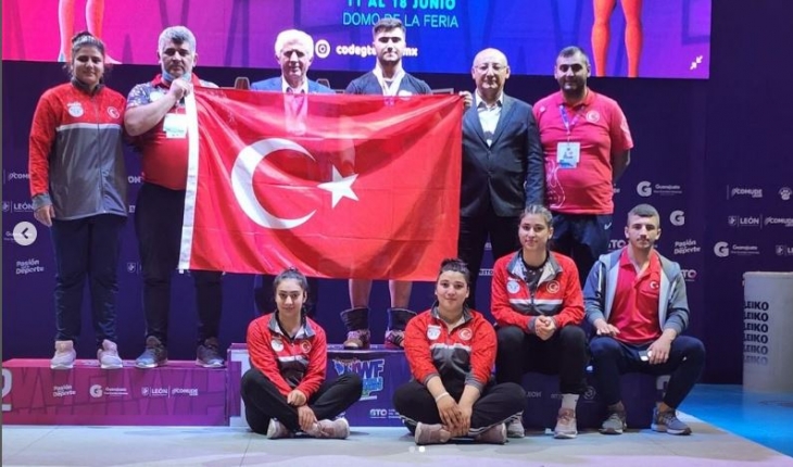 Türk halterciler şampiyonaya damga vurdu