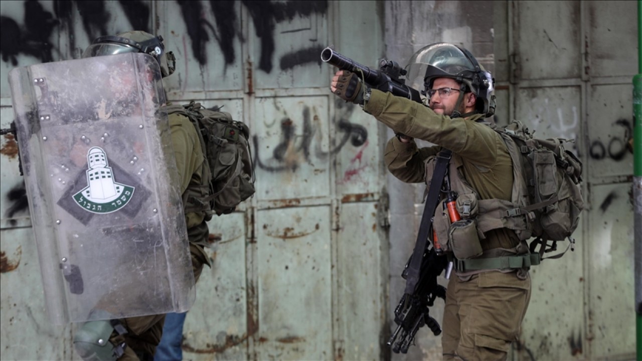 İsrail güçleri, Doğu Kudüs’te Filistinlilere göz yaşartıcı gazla müdahale etti