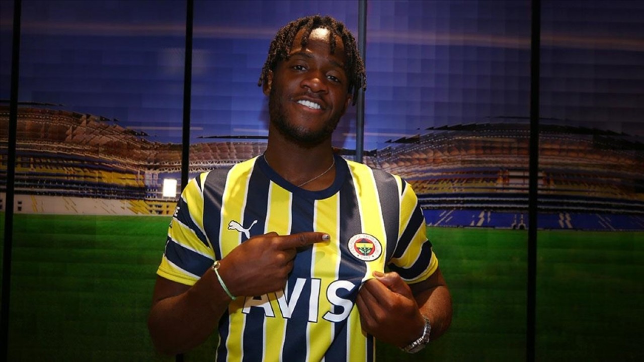 Fenerbahçeli oyuncu Batshuayi’nin sol uyluk kasında tendon yırtığı tespit edildi