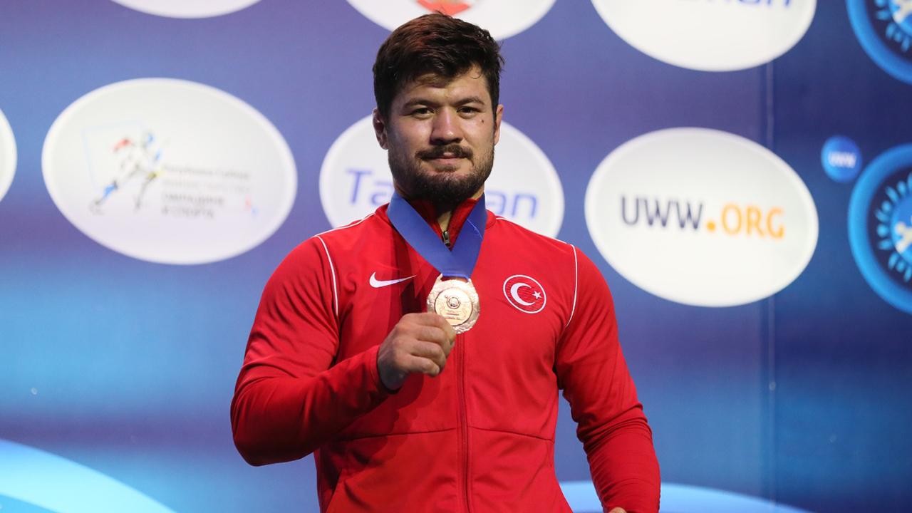 Milli güreşçi Ali Cengiz, Avrupa Şampiyonası’nda gümüş madalya kazandı
