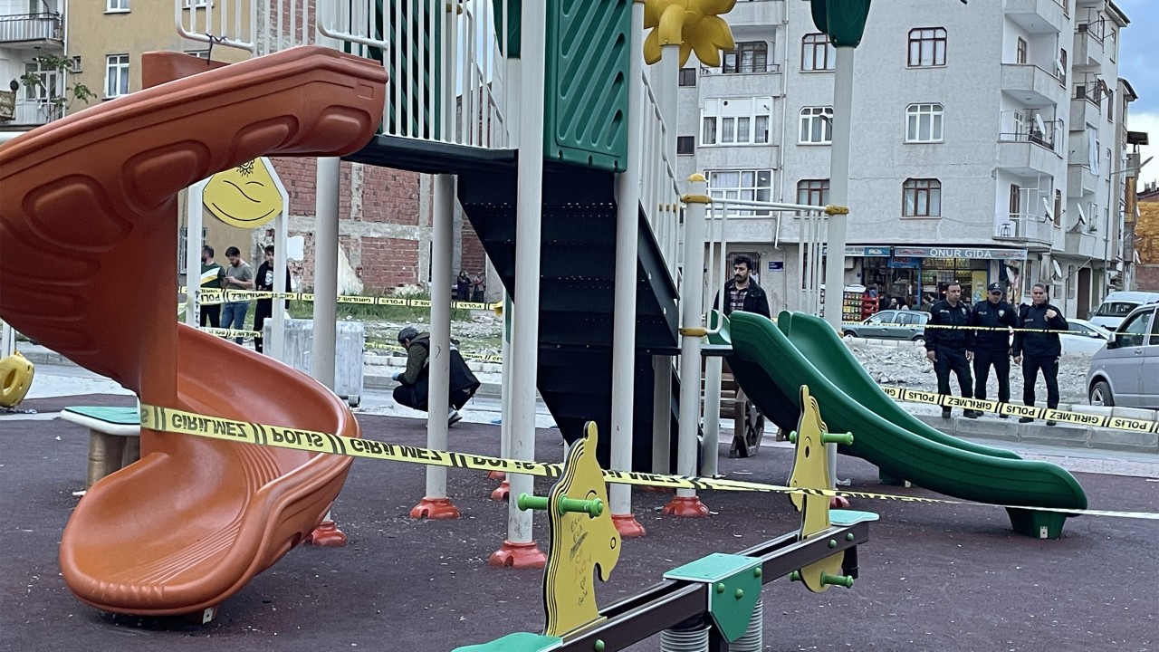 Çocuk parkına silahlı saldırı: 3 yaralı