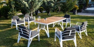 Balkon ve Bahçelerde Güneşe Dayanıklı Kumaş Hangisi? Ne Tarz Mobilyalar Olmalı?